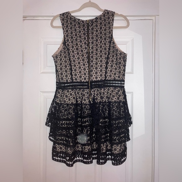 EXPRESS BLACK DRESS SZ 8 - Picture 2 of 3